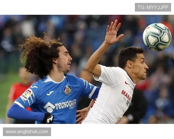 激情碰撞巅峰对决聚焦中北美区决赛荣耀之夜书写绿茵传奇新篇章 - 副本 - 副本