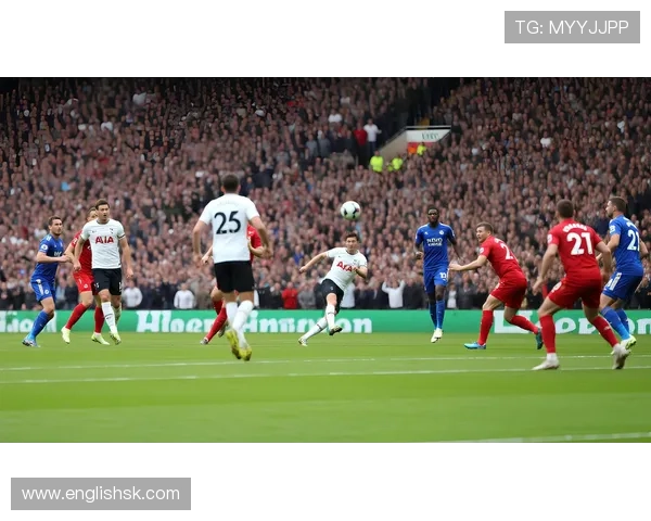 激情燃烧绿茵场经典进球集锦震撼回顾全程高光时刻巅峰对决荣耀瞬间 - 副本 - 副本 (3)